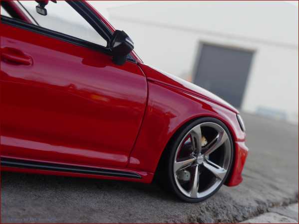 1:18 Audi RS4 Avant (B9) RED EDITION